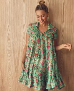 Outofbox modell Alisa Kovaljova rohelises kleidis